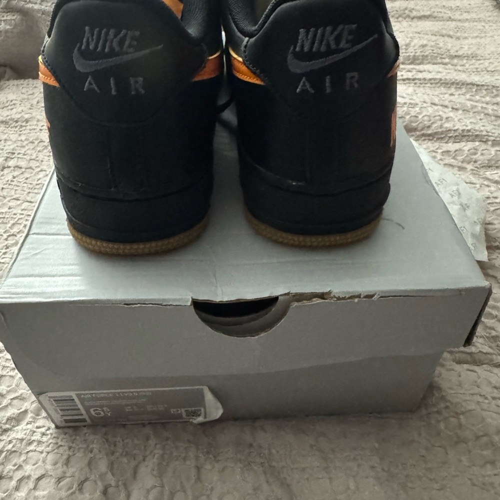 Nike Air Force 1 LV8 Black and Orange Sneakers Brand New 🔥 - Picture 4 of 9
